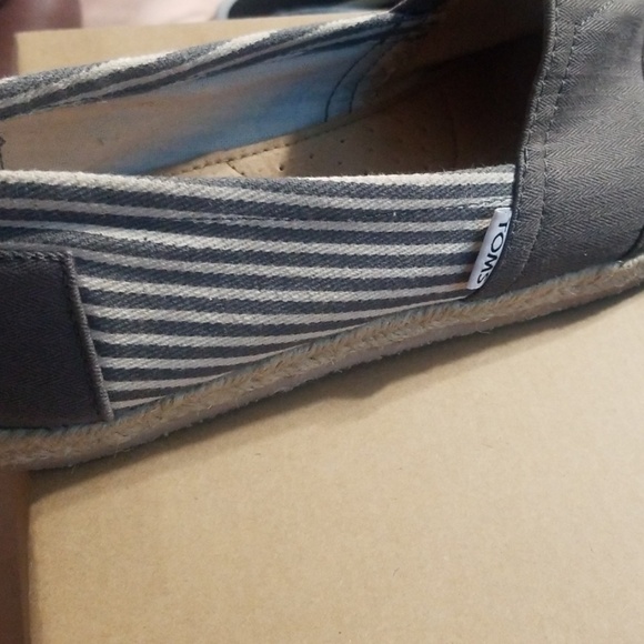 Toms - Picture 4 of 4